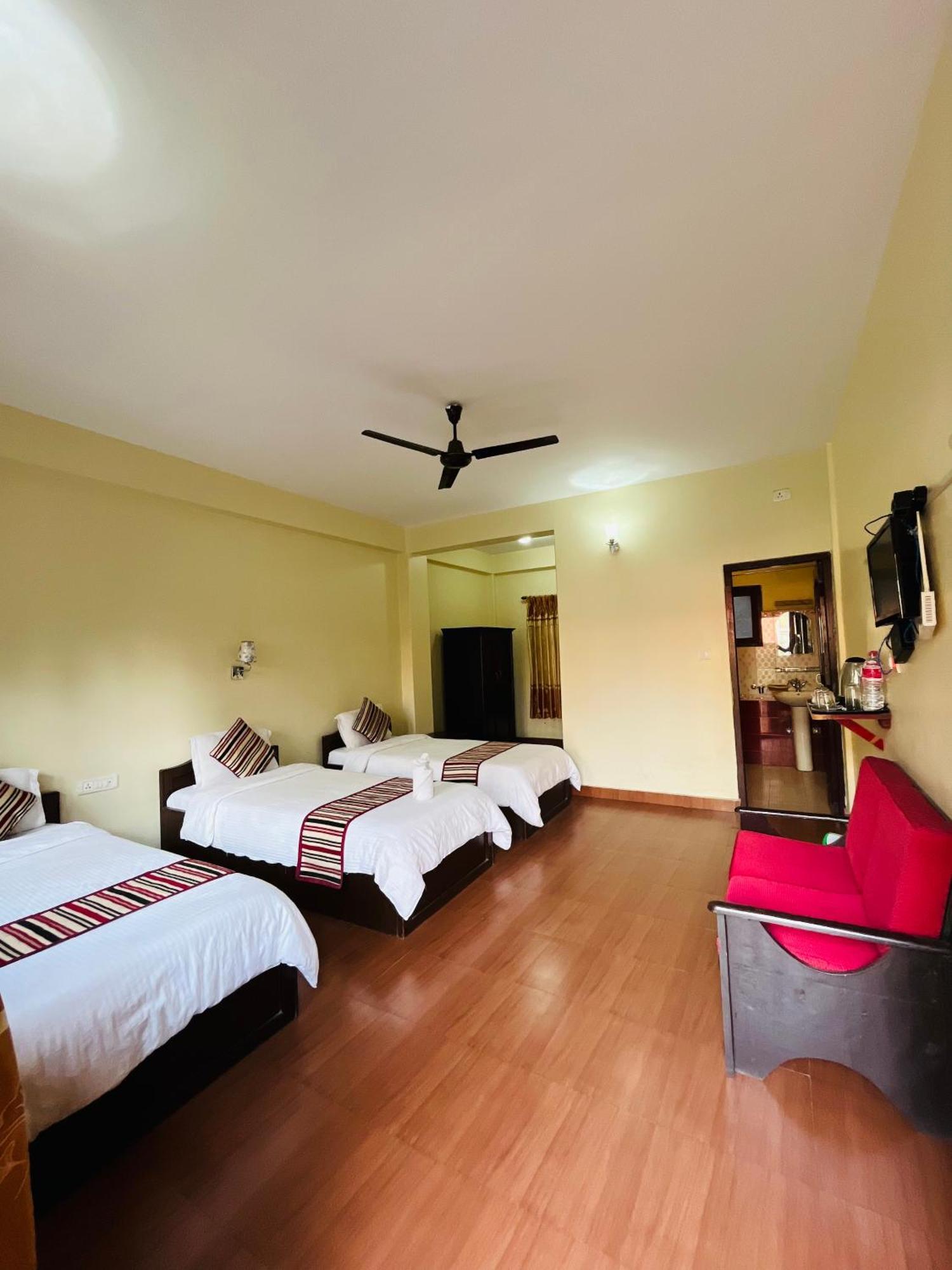 Butterfly Lodge Pokhara Esterno foto