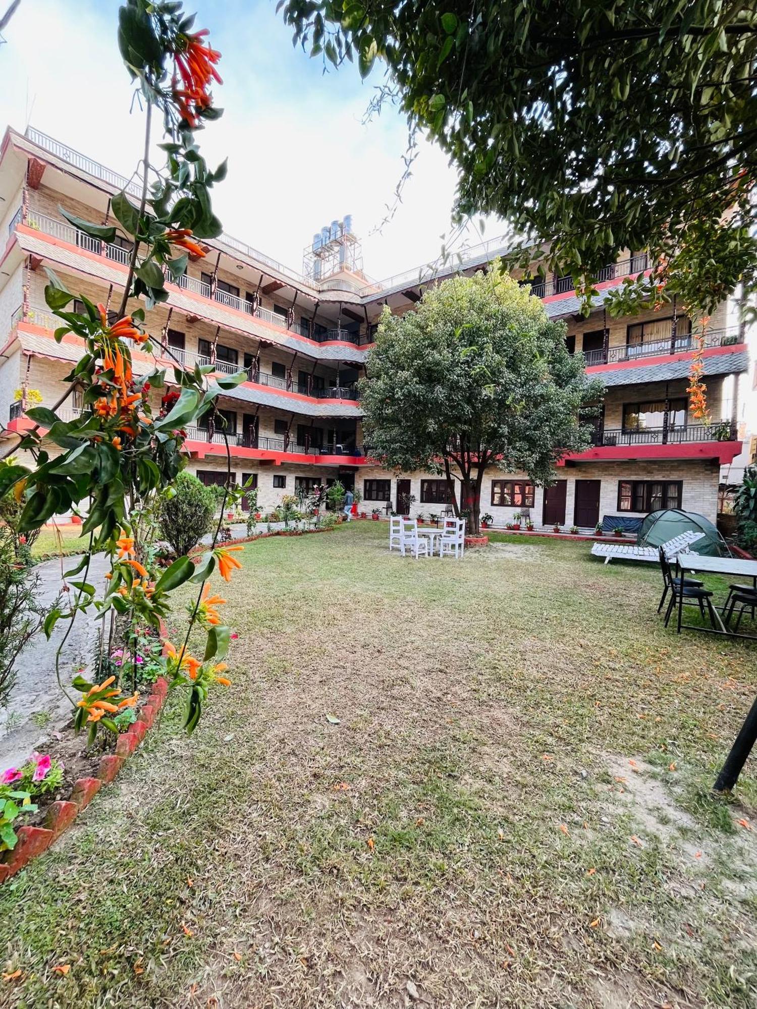 Butterfly Lodge Pokhara Esterno foto